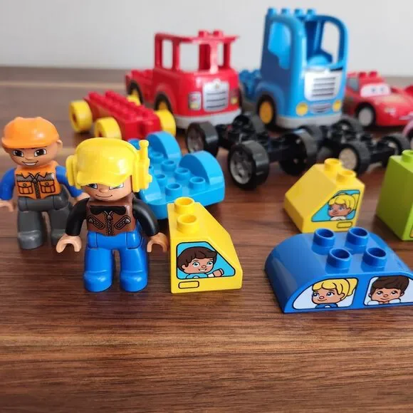 Lego Duplo Lot of 24 Pieces Construction Vehicles Garbage Cans Cars People - Picture 2 of 7